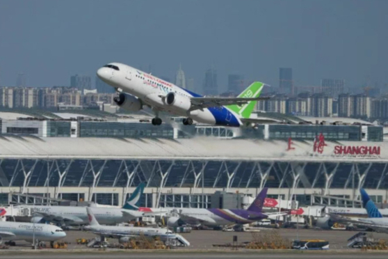 C919高原型首架机起飞，开展首次飞行试验