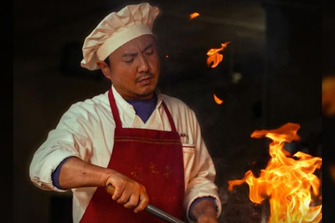 沈腾主演电影票房破415亿，《欢迎来龙餐馆》点映及预售总票房突破1亿