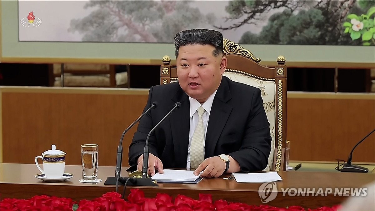 金正恩表彰为强化国防力量作出突出贡献的人员