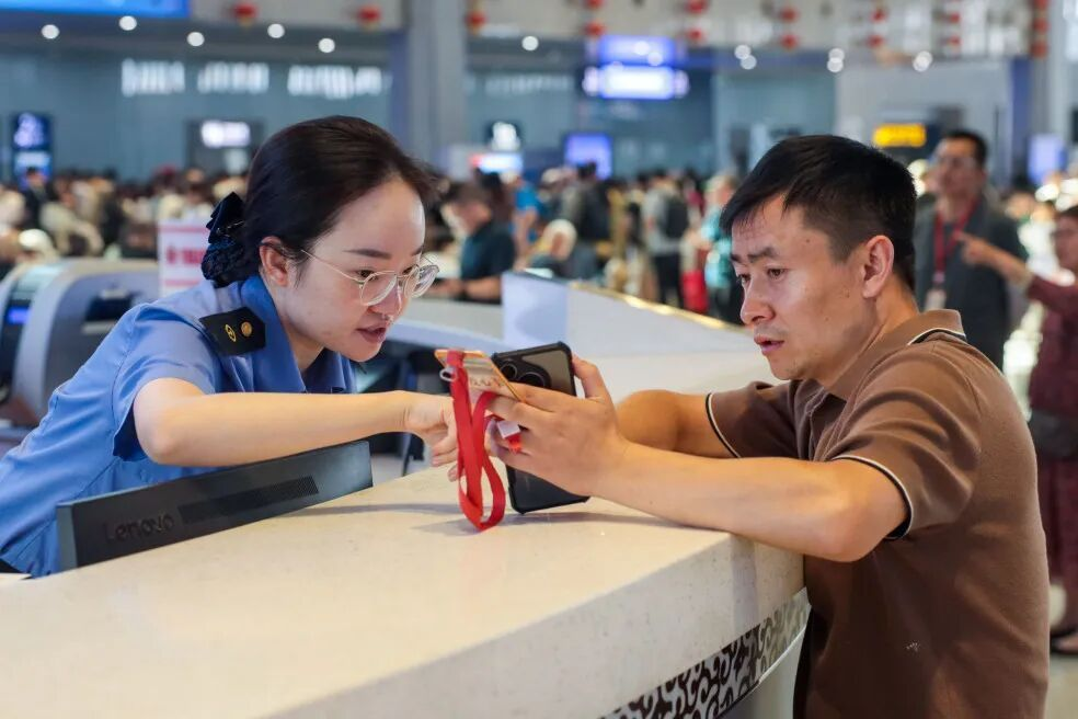 中秋国庆假期运输火车票开始发售