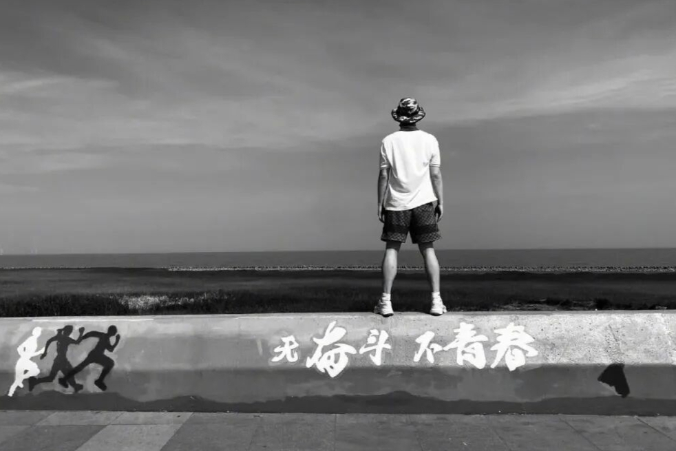 刘翔深夜再发文：继续搞笑吧，我一直没离开，不是我不想走，而是你没让我走