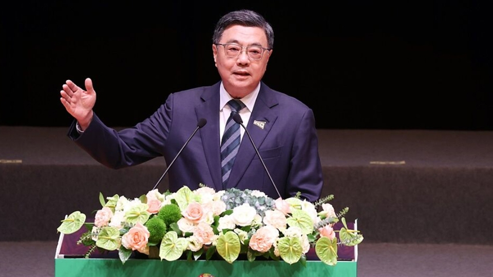 翁晓玲提案冻结卓荣泰4个月薪水，批食安处理失当已不适任