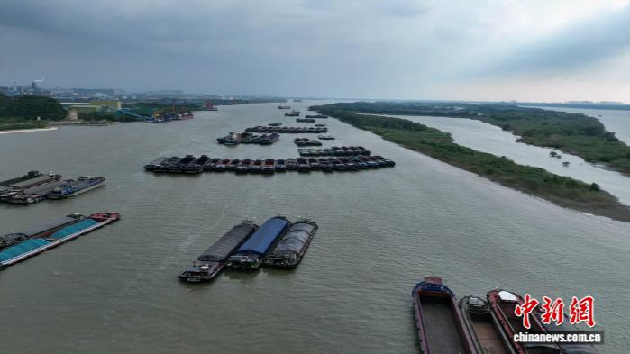 台风“白海豚”影响中国长三角水陆空交通