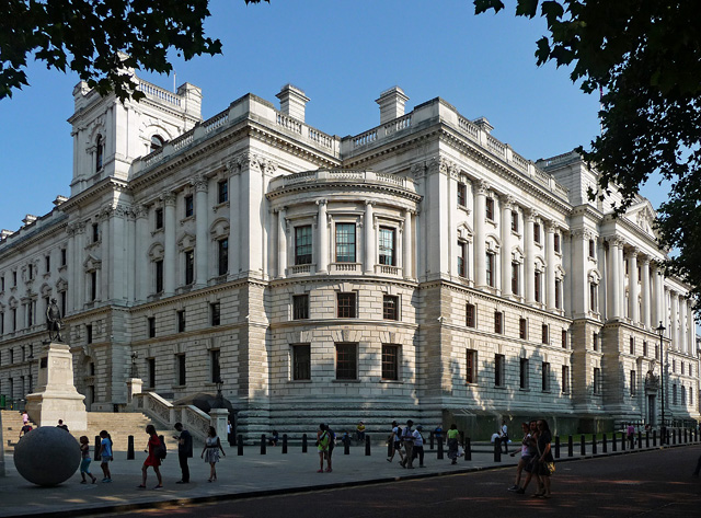 英国财政部：中东局势或致英国明年经济增长近乎停滞