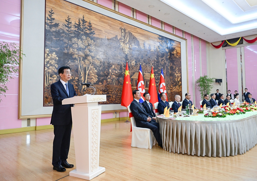 王沪宁出席《中朝友好合作互助条约》签订65周年纪念招待会