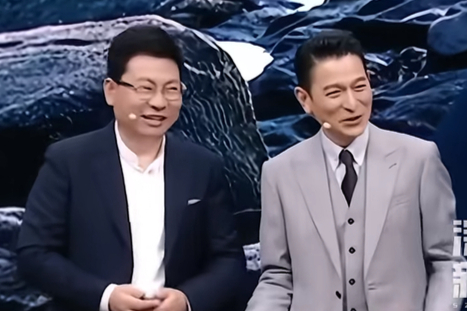 刘德华cos人形手机幽默带货：三折叠不好用找余总