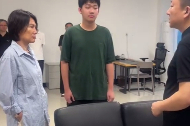 家长直言相信能培养好！董明珠现身格力技工学校：查看面试环节