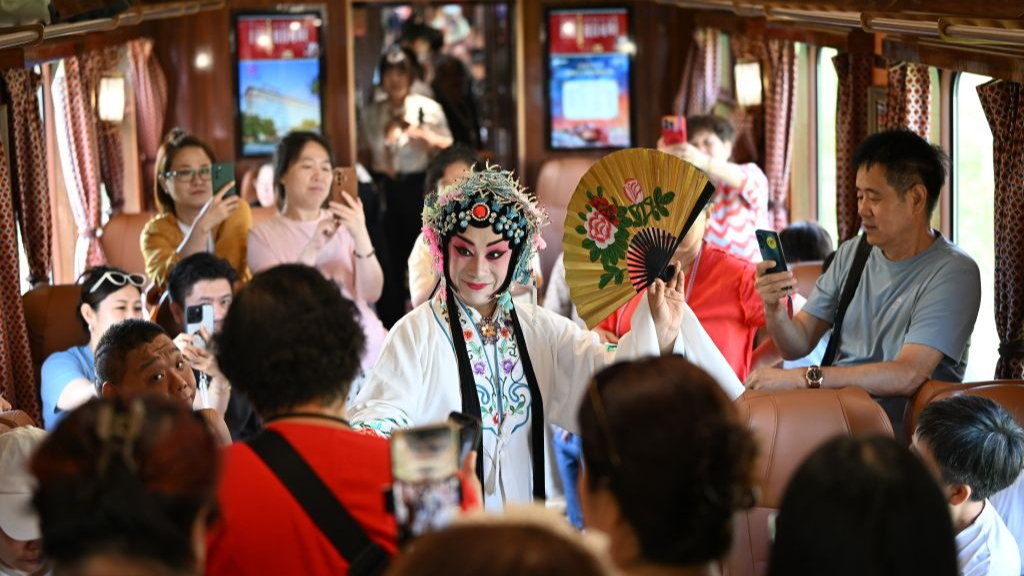 文旅专列助力暑期消费