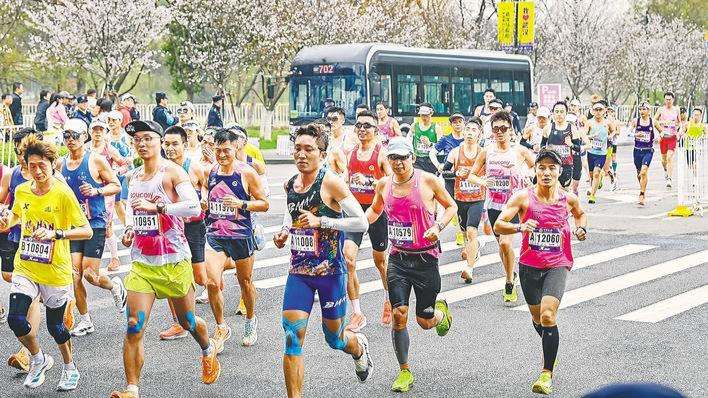 跑马拉松一年要花多少钱？官方算账：2025年参赛者人均14403元