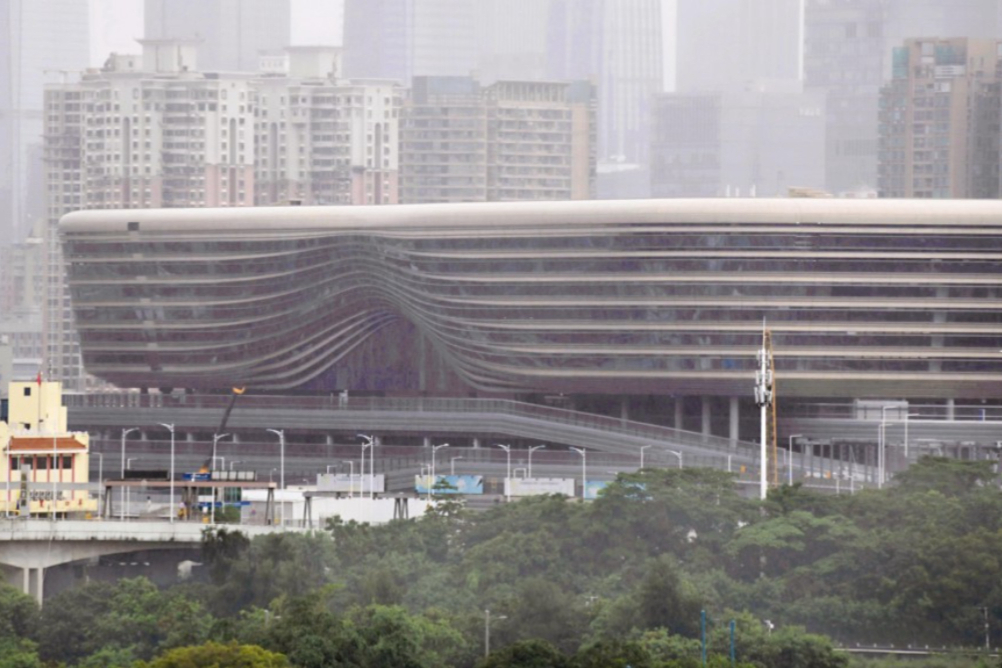 新皇岗口岸｜黎栋国赞过境模式极致简化，促无感通关延伸延至港珠澳大桥