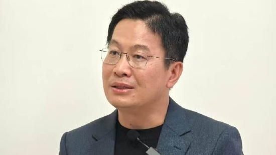 小米18 Fold真机亮相 卢伟冰：解决了大小折叠的痛点，将推动折叠屏市场翻倍增长