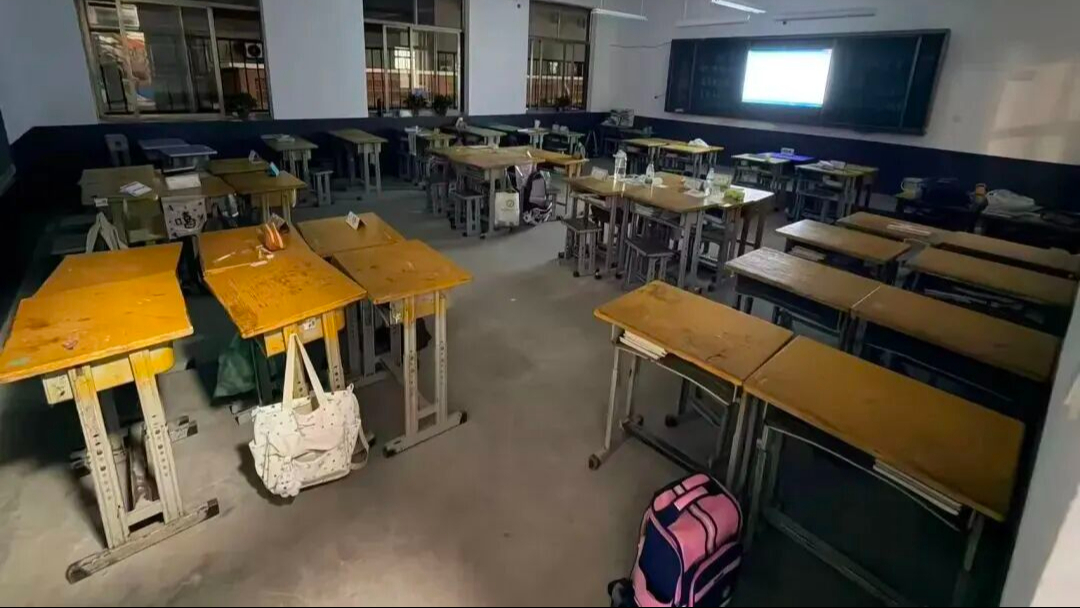 小学六年级教室存装修异味，多名学生身体不适，官方通报