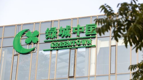 绿城中国预计上半年利润“腰斩”至不足1亿元，此前16个月经历三度换帅