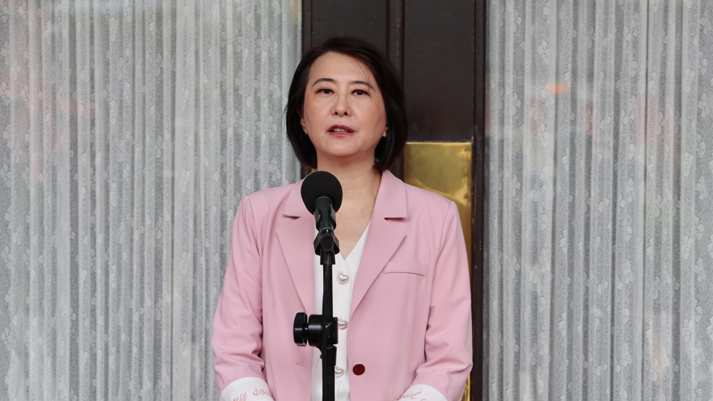 苏巧慧最新民调赢李四川13.1％？王鸿薇怒揭民调疑云