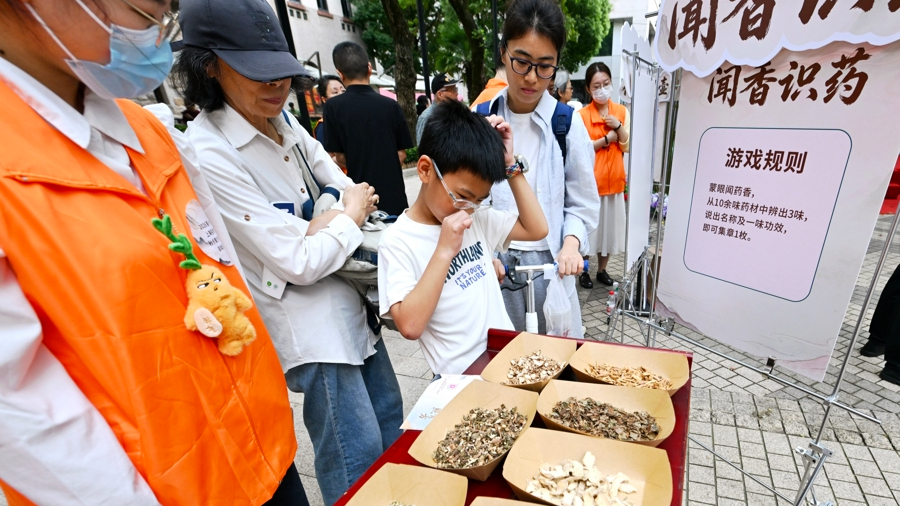 上海名老中医秋冬膏方养生季启动，中医药文化市集开进网红打卡地
