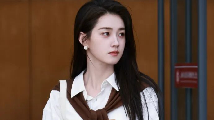 被经纪公司指控“接私活”、严重违约，知名女演员回应：该公司长期拖欠演艺收入报酬，已通知其解