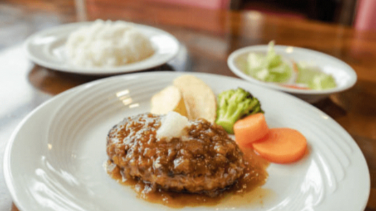 食半熟牛排患肠胃炎？专家揭吃未熟“重组肉”如生吞细菌，汉堡扒/烤肉串都中招！