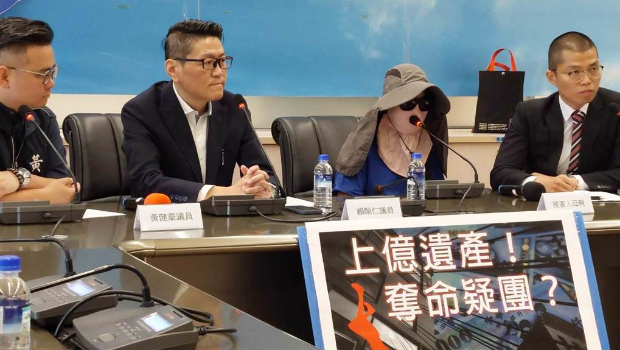 5亿高中生坠楼处有猫腻？大楼登记“他”名下，栏杆指纹都是疑点