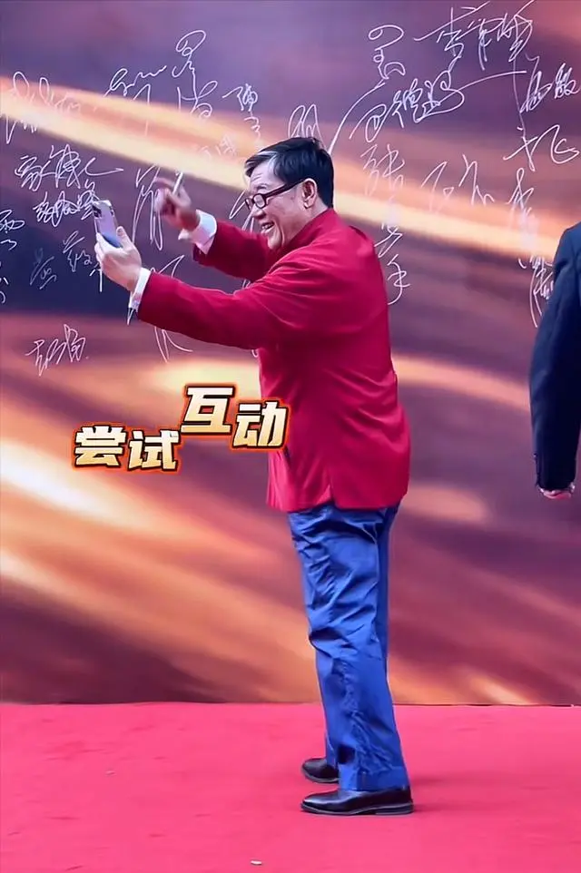 李立群出席华表奖 李立群出席华表奖