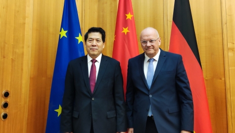 李辉和德国外交部官员会面 李辉和德国外交部官员会面