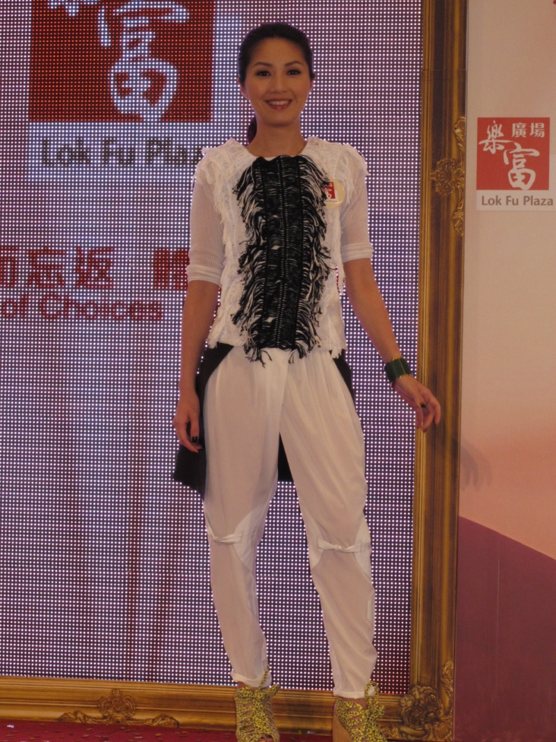 杨千嬅出席活动着装