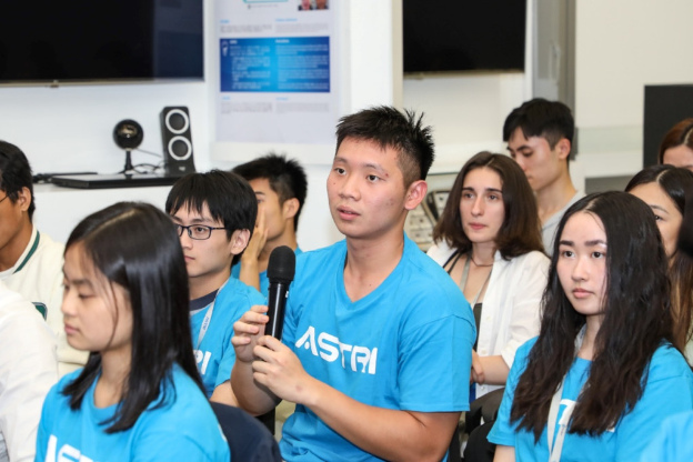 George表示与专家亲身交流让他了解到香港的发展机遇,毕业后会选择回港发展事业。 George表示与专家亲身交流让他了解到香港的发展机遇,毕业后会选择回港发展事业。