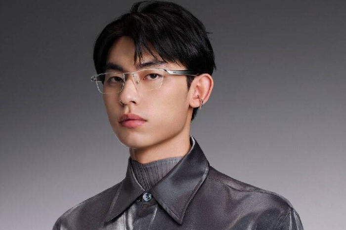 Eyewear 2戴上后可以无线听歌及通话。 Eyewear 2戴上后可以无线听歌及通话。