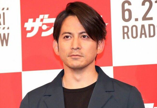 冈田准一离开,外界估计他可能会跟随前队友三宅健,加盟泷泽秀明的公司 冈田准一离开,外界估计他可能会跟随前队友三宅健,加盟泷泽秀明的公司