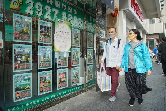 施政报告公布楼市减辣。 施政报告公布楼市减辣。