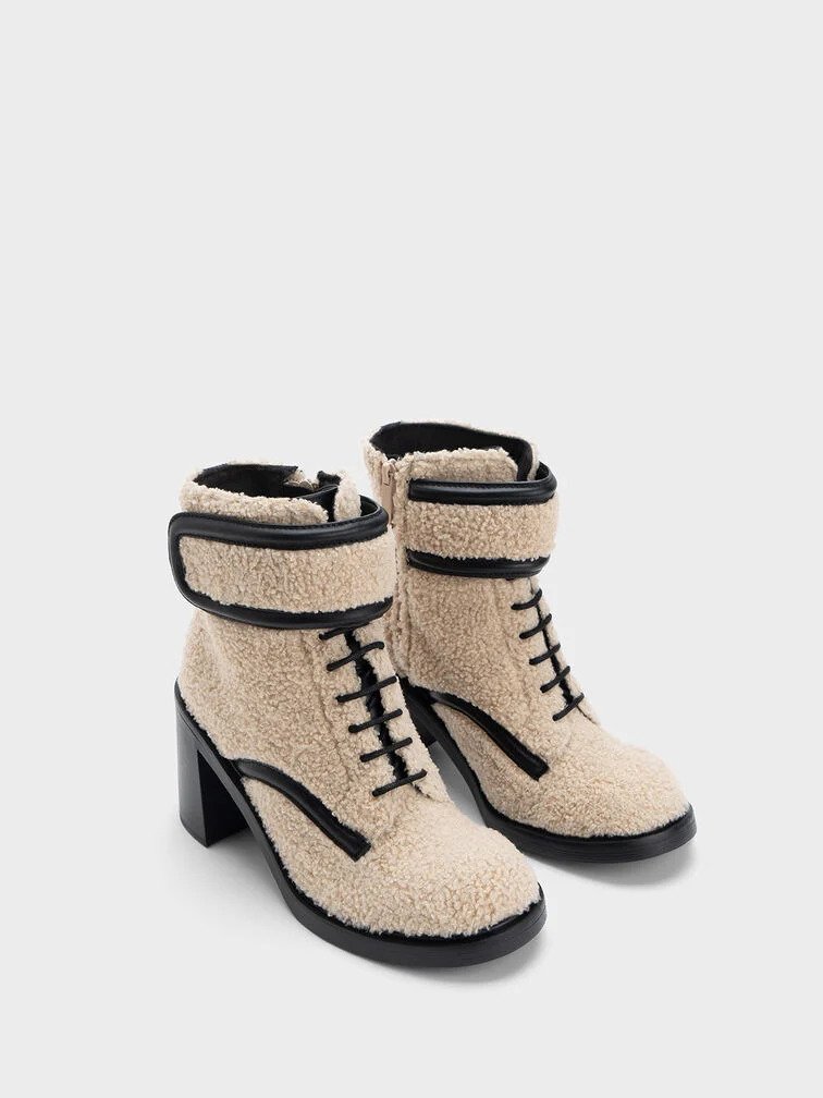 Rosalie刷毛粗跟短靴$1,099,Charles & Keith,于10月31日或前登记成为会员及订阅品牌电邮信息,均获赠$50优惠券,可于首次购物满$500时使用。 Rosalie刷毛粗跟短靴$1,099,Charles & Keith,于10月31日或前登记成为会员及订阅品牌电邮信息,均获赠$50优惠券,可于首次购物满$500时使用。