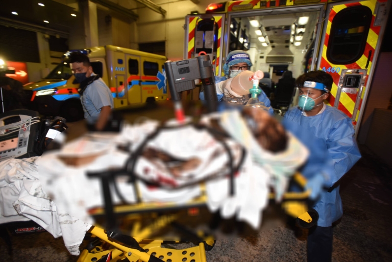 位于海欣阁的高层单位,去年爆出怀疑“三角恋”桃色纠纷,疑凶向死者淋怀疑通渠水后,再乱斩对方十多刀,最后自己亦被灼伤致死。 (资料照片) 位于海欣阁的高层单位,去年爆出怀疑“三角恋”桃色纠纷,疑凶向死者淋怀疑通渠水后,再乱斩对方十多刀,最后自己亦被灼伤致死。 (资料照片)