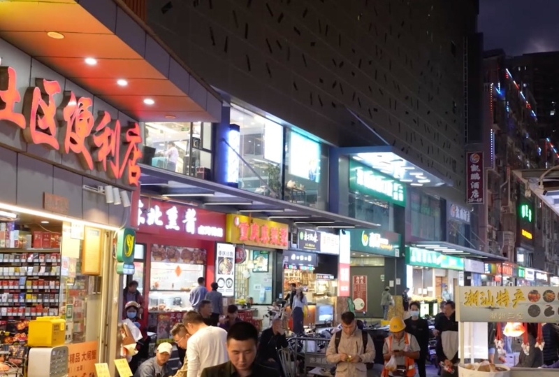 Gaga早已习惯早起的生活,但相较于住在香港,除生活成本更低外,她觉得在深圳住,吃喝玩乐的选择更多。 Gaga早已习惯早起的生活,但相较于住在香港,除生活成本更低外,她觉得在深圳住,吃喝玩乐的选择更多。