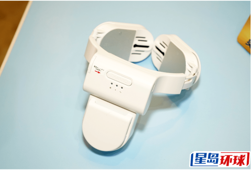 Thanko Neck Cooler Air在铝装冷却板以外,还首次在电池模组上加入速转达的高速风扇。 Thanko Neck Cooler Air在铝装冷却板以外,还首次在电池模组上加入速转达的高速风扇。