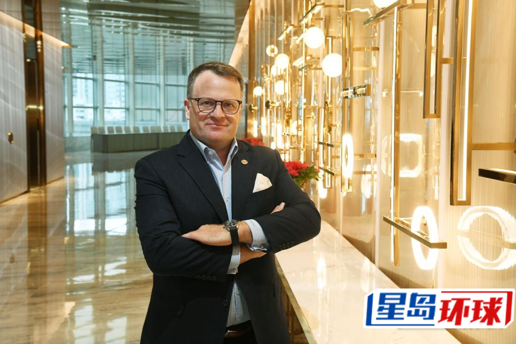 Simon Manning放眼国际市场,考虑收购和管理位于大湾区、新加坡、悉尼和伦敦的酒店。 Simon Manning放眼国际市场,考虑收购和管理位于大湾区、新加坡、悉尼和伦敦的酒店。