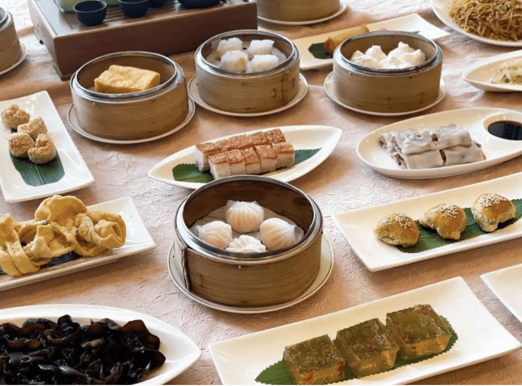 君绰轩位于港岛海逸君绰酒店5楼,其中式点心多年来获奖无数,今年再度推出150分钟点心放题。