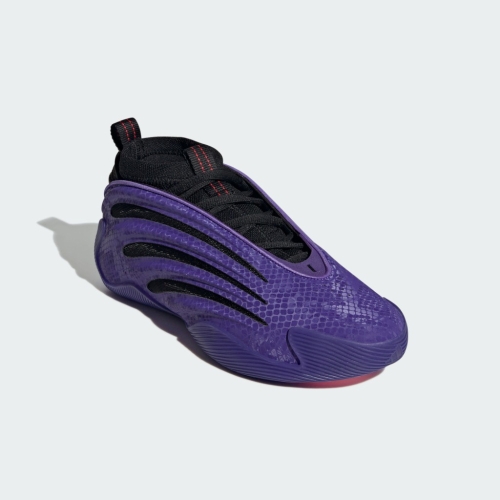 adidas Basketball蛇年贺岁版配色HARDEN VOL 9篮球鞋$1,499，鞋身加入蛇纹细节。