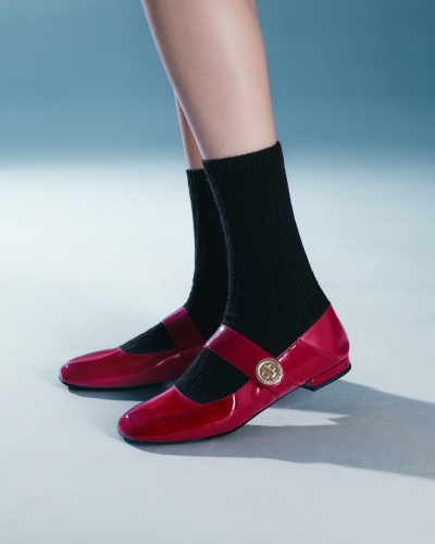 Charles & Keith新春系列官网限定Yara漆面红色玛莉珍鞋$439。