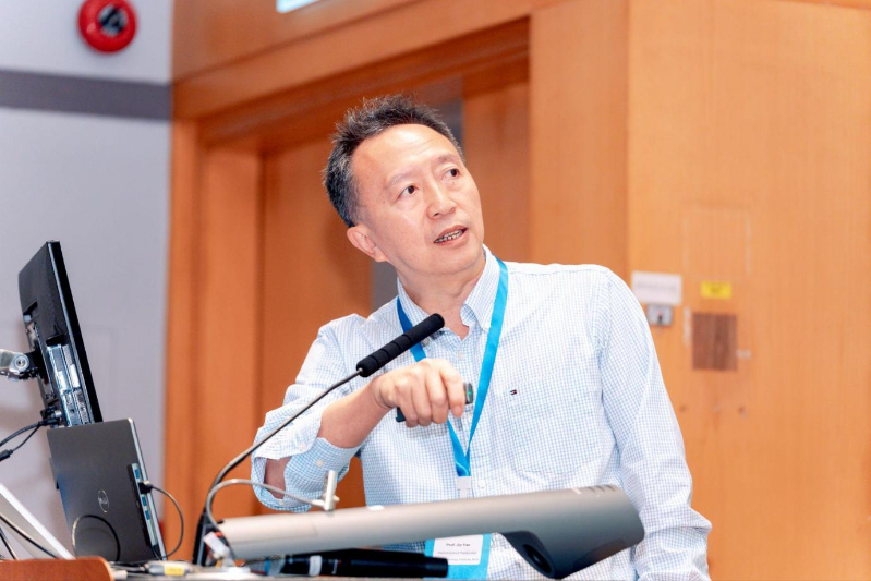 严洁教授做报告 严洁教授做报告