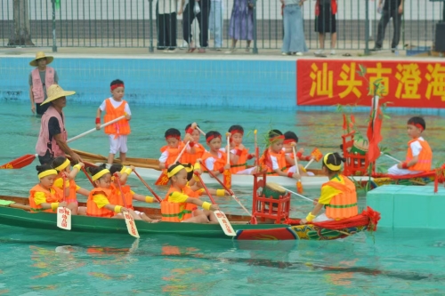 澄海区溪南西社幼儿园举行幼儿龙舟比赛1