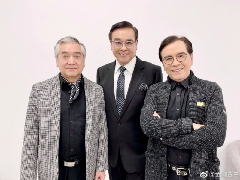 秦沛(左)、姜大卫(右)与导演尔冬升是圈中有名的三兄弟,姜家更是圈中有名的演艺世家。 秦沛(左)、姜大卫(右)与导演尔冬升是圈中有名的三兄弟,姜家更是圈中有名的演艺世家。