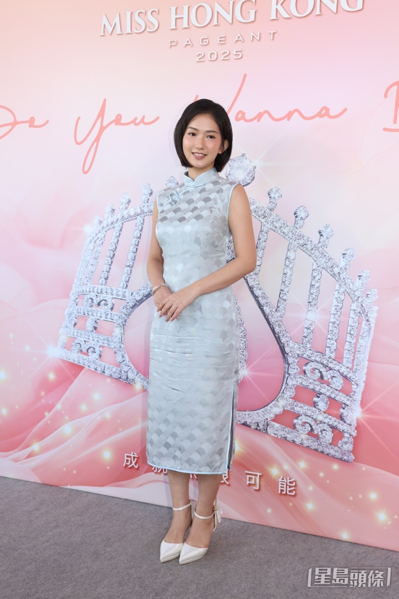 陈晓蓝（蓝蓝）现年23岁，英文名是Genie。