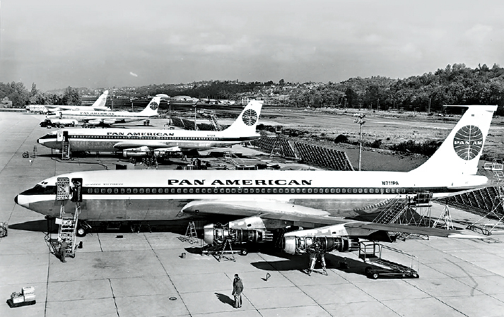 1955年，Rolex与泛美航空（Pan Am Airlines）合作，为当时国际航空进入长途飞行的发展而开发了GMT-Master。