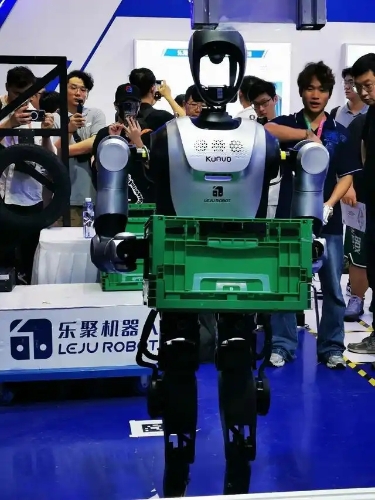 乐聚夸父机器人演示空箱搬运任务 乐聚夸父机器人演示空箱搬运任务
