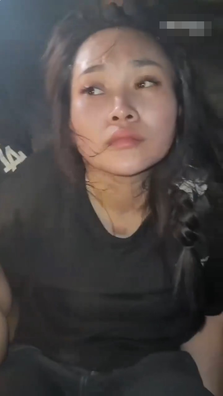 单枪匹马进行劫囚的女子事后被捕。 单枪匹马进行劫囚的女子事后被捕。