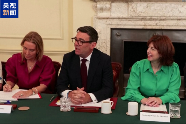 英国首相伯纳姆召开内阁首次会议：纾解民众生活成本
